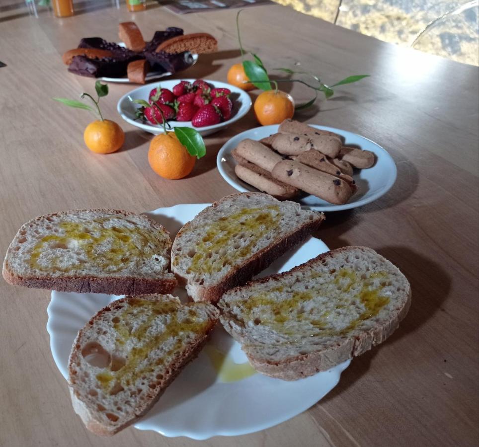 קמפניה B&B Rifugio Tra Gli Ulivi מראה חיצוני תמונה